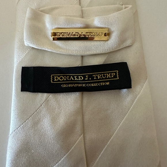 Donald Trump Silk White Business Executive Tie - Picture 4 of 4